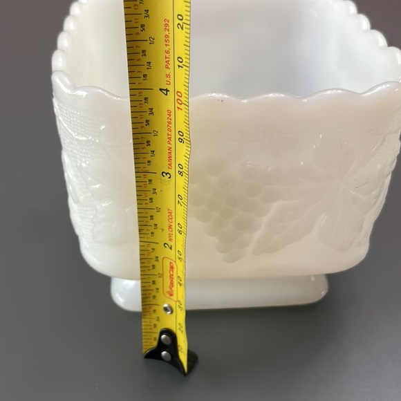 Anchor Hocking Milk Glass Grapes/Leaves 4 1/4" Square footed Candy Dish/Planter - Picture 5 of 6